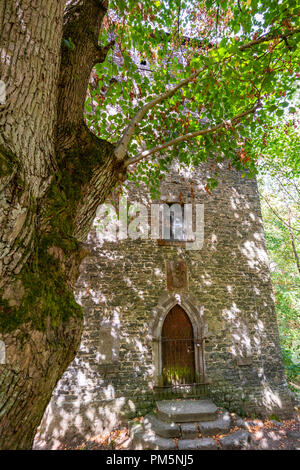 Dianaburg, ancien pavillon de chasse romantique ou Jagdschloss, caché dans la forêt près de Greifenstein, Hesse, Allemagne Banque D'Images