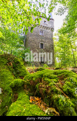 Dianaburg, ancien pavillon de chasse romantique ou Jagdschloss, caché dans la forêt près de Greifenstein, Hesse, Allemagne Banque D'Images