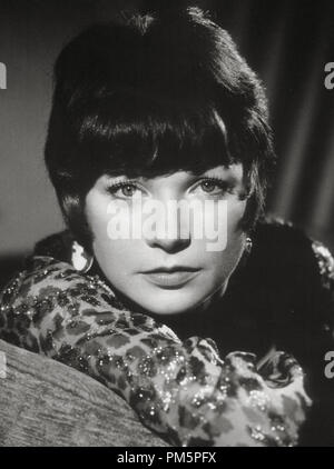 Encore la publicité, Shirley MacLaine, vers 1967. Référence #  30928 Fichier 792THA Banque D'Images