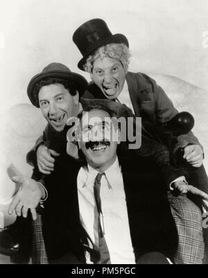 Les frères Marx, Groucho, Chico et Harpo, 'une journée aux courses' 1937 MGM Référence de dossier #  30928 798THA Banque D'Images