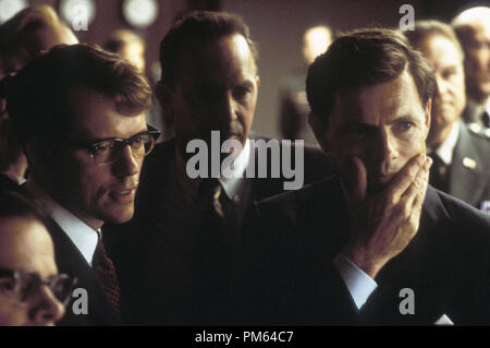 Photo du film / photos promotionnelles de '13 jours' Steven Culp, Bruce Greenwood, Kevin Costner © 2000 New Line Cinema Crédit photo : Ben Fichier Verre Référence #  30846059THA pour un usage éditorial uniquement - Tous droits réservés Banque D'Images