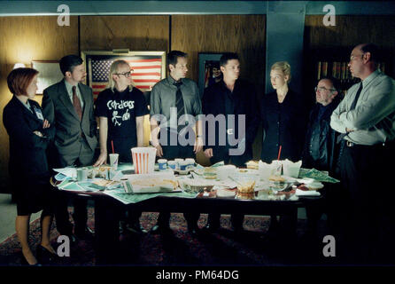 Photo du film / photos promotionnelles de 'X-Files' Saison 7 ,Episode:'Requiem' Gillian Anderson, Bruce Harwood, Dean Haglund, David Duchovny, Nicholas Lea, Laurie Holden, Bruce Harwood, Mitch Pileggi 21 mai 2000 Dossier n° Référence 30846071THA pour un usage éditorial uniquement - Tous droits réservés Banque D'Images