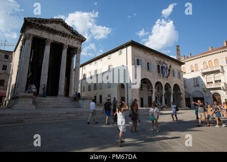 Pula, ville côtière située sur la péninsule d'Istrie, au nord de la côte Adriatique Croate, de l'Europe Banque D'Images