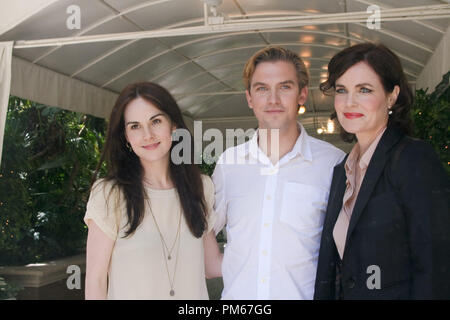 Michelle Dockery, Dan Stevens et Elizabeth McGovern Portrait Session 'Downton Abbey' Session de portrait, le 1 août 2011. La reproduction par les tabloïds américains est absolument interdit. Référence #  31038 Fichier 046CCR pour un usage éditorial uniquement - Tous droits réservés Banque D'Images