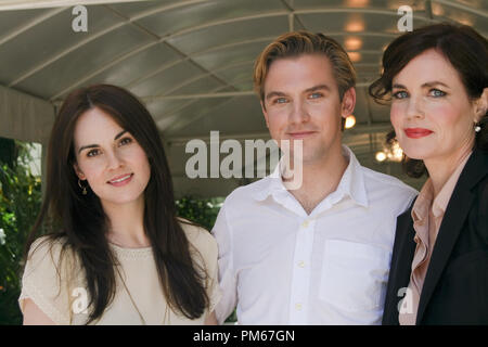 Michelle Dockery, Dan Stevens et Elizabeth McGovern Portrait Session 'Downton Abbey' Session de portrait, le 1 août 2011. La reproduction par les tabloïds américains est absolument interdit. Référence #  31038 Fichier 047CCR pour un usage éditorial uniquement - Tous droits réservés Banque D'Images