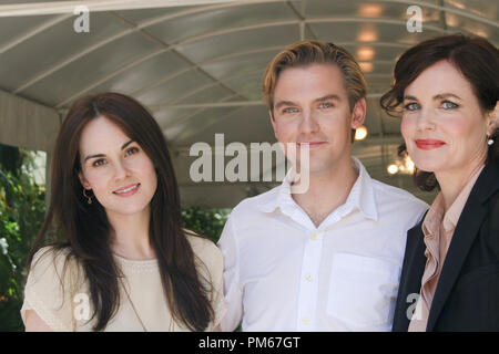 Michelle Dockery, Dan Stevens et Elizabeth McGovern Portrait Session 'Downton Abbey' Session de portrait, le 1 août 2011. La reproduction par les tabloïds américains est absolument interdit. Référence #  31038 Fichier 048CCR pour un usage éditorial uniquement - Tous droits réservés Banque D'Images