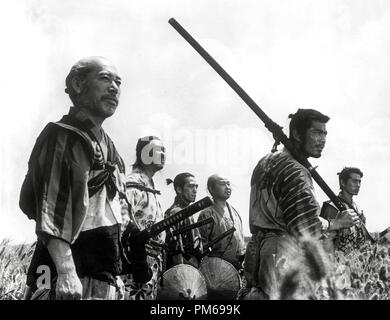 Toshiro Mifune et Takashi Shimura dans "Sept Samouraïs" de référence de dossier 31316 1954 219THA référence #  31316 Fichier 219THA Banque D'Images