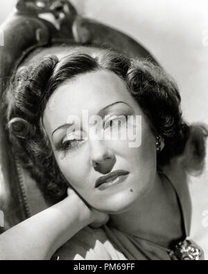 Gloria Swanson, vers 1939. Référence #  31316 Fichier 295THA Banque D'Images