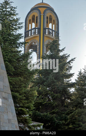 Sofia, Bulgarie - 15 mars 2014 : clocher de l'Église près de Monument de la Vierge Marie dans la ville de Sofia , Bulgarie Banque D'Images