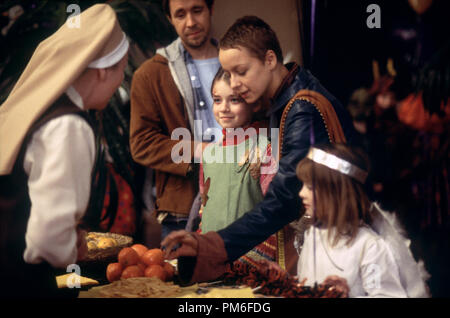 Photo du film / Publicité de 'encore en Amérique' Paddy Considine, Samantha Morton, Sarah Bolger, Emma Bolger © 2003 Fox Searchlight Référence #  30753714THA pour un usage éditorial uniquement - Tous droits réservés Banque D'Images