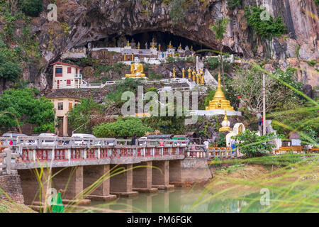 Entrée de la grotte, un Yathaypyan Hpa, Myanamar Banque D'Images