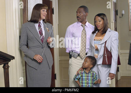 Photo du film / Publicité encore de 'Papa' Garde Angelica Huston, Eddie Murphy, Regina King, Khamani Griffin © 2003 Columbia Pictures Crédit photo : Bruce McBroom Référence de fichier #  30753851THA pour un usage éditorial uniquement - Tous droits réservés Banque D'Images