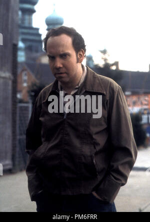 Photo du film / Publicité encore de 'American Splendor' Paul Giamatti © 2003 Fine ligne dispose de Crédit Photo : John Clifford Référence #  30753936THA pour un usage éditorial uniquement - Tous droits réservés Banque D'Images