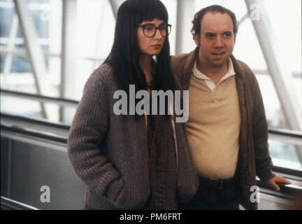 Photo du film / Publicité encore de 'American Splendor' Hope Davis, Paul Giamatti © 2003 Fine ligne dispose de Crédit Photo : John Clifford Référence #  30753937THA pour un usage éditorial uniquement - Tous droits réservés Banque D'Images