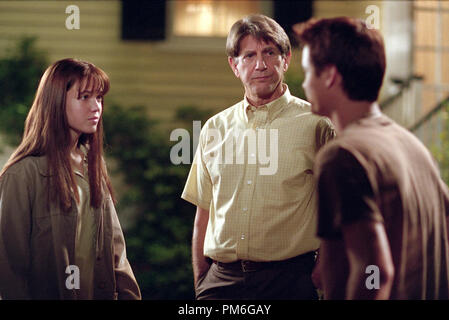 Photo du film / Publicité de 'Encore une marche pour se souvenir' Mandy Moore, Peter Coyote, Shane West © 2002 Warner Brothers Banque D'Images