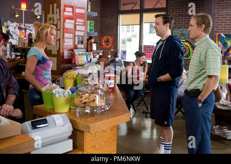 (L-r) NICKY WHELAN, Leigh, Jason Sudeikis comme Fred et Owen Wilson comme Rick à New Line Cinema's comedy "HALL PASS", un communiqué de Warner Bros Pictures. Banque D'Images