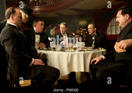 BOARDWALK EMPIRE episode 13 (saison 2, épisode 1) : Robert Lamine Gassama, Tracy Lynn Alexis Philonenko, William Hill, Steve Buscemi, Victor Verhaeghe, Ed McGinty. photo : B. Macall Polay Banque D'Images