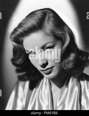 Publicité : Studio encore Lauren Bacall vers 1945 référence #  31202 Fichier 1140THA Banque D'Images