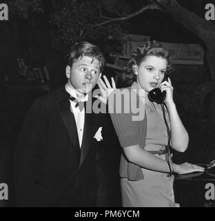 Studio publicité Still : Judy Garland avec Mickey Rooney circa 1940 référence du fichier # 31202 1163THA Banque D'Images