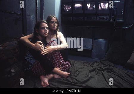 Photo du film / Publicité encore de 'Panic Room' Jodie Foster, Kristen Stewart © 2002 Columbia Référence #  30753198THA pour un usage éditorial uniquement - Tous droits réservés Banque D'Images