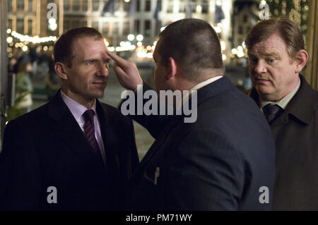 Photo du film de 'In Bruges' Ralph Fiennes, Rudy Blomme, Brendan Gleeson © 2008 Focus Crédit photo : Jaap Buitendijk Référence de fichier #  30755251THA pour un usage éditorial uniquement - Tous droits réservés Banque D'Images