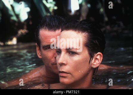 Photo du film / Publicité encore de 'Le tailleur de Panama" Pierce Brosnan, Jamie Lee Curtis © 2001 Columbia Crédit photo : Jonathan Hession Référence de fichier #  30847126THA pour un usage éditorial uniquement - Tous droits réservés Banque D'Images