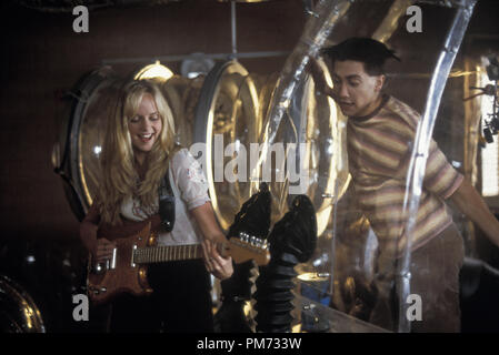 Photo du film / Publicité encore de 'Bubble Boy' Marley Shelton, Jake Gyllenhaal © 2001 Touchstone Pictures Photo credit : Merie W. Wallace Référence de fichier #  308471312THA pour un usage éditorial uniquement - Tous droits réservés Banque D'Images