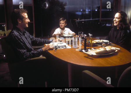 Photo du film / Publicité encore de 'par intérim. L'Intelligence Artificielle' Sam Robards, Haley Joel Osment, Frances O'Conner Crédit photo : David James © 2001 DreamWorks Référence de fichier #  308471511THA pour un usage éditorial uniquement - Tous droits réservés Banque D'Images