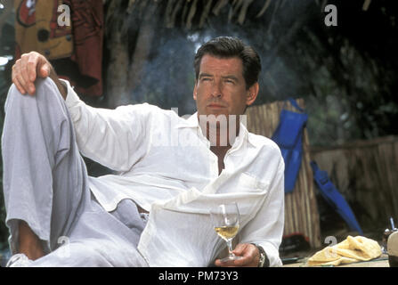 Photo du film / Publicité encore de 'tailleur de Panama" Pierce Brosnan © 2001 Columbia Crédit photo : Jonathan Hession Référence de fichier #  30847260THA pour un usage éditorial uniquement - Tous droits réservés Banque D'Images