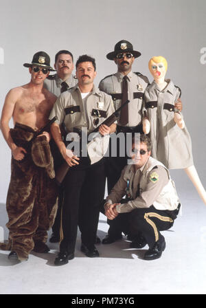 Photo du film / Publicité toujours de "super troopers' Jay Chandrasekhar, Steve Lemme, Paul Soter, Erik Stolhanske, Kevin Heffernan © 2001 Fox Searchlight Crédit photo : Nels Israelson Référence de dossier #  30847268THA pour un usage éditorial uniquement - Tous droits réservés Banque D'Images