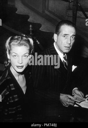 Publicité : Studio encore Lauren Bacall et Humphrey Bogart, vers 1945. Référence #  30928 Fichier 1051THA Banque D'Images