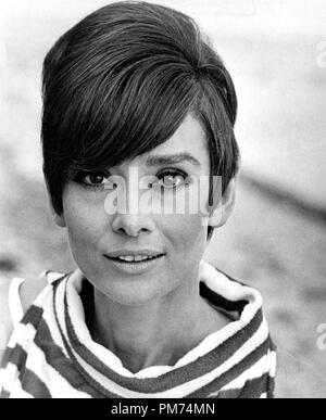 Studio publicité Still : Audrey Hepburn circa 1966 référence du fichier # 30928 1256THA Banque D'Images