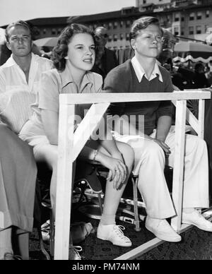 Studio publicité Still : Judy Garland avec Mickey Rooney circa 1940 référence du fichier # 30928 1280THA Banque D'Images