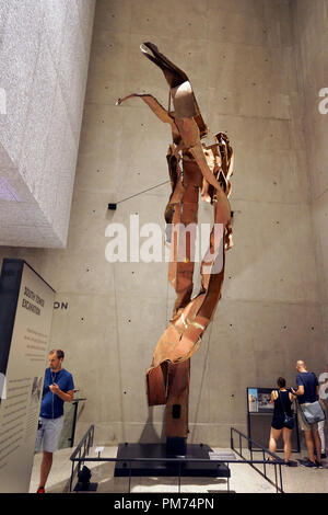 La colonne d'acier détruit de Twin Tower afficher dans les 9/11 Memorial & Museum.Manhattan. New York City.USA Banque D'Images