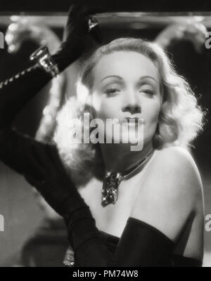 Marlene Dietrich, 'la dame est prêt' 1942 Colombie-Britannique Référence de fichier #  30928 188 THA Banque D'Images