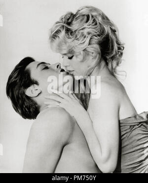 Brigitte Bardot et Alain Delon, vers 1961. Référence #  30928 Fichier 264THA Banque D'Images