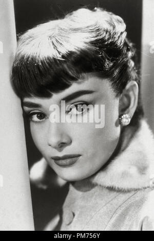 Audrey Hepburn, vers 1954. Référence #  30928 Fichier 382THA Banque D'Images