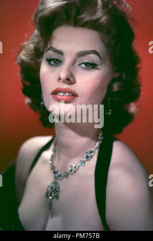 Sophia Loren, vers 1957. Référence #  30928 Fichier 390THA Banque D'Images