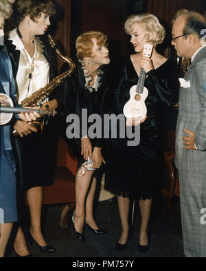 Tony Curtis, Jack Lemmon et Marilyn Monroe sur le tournage de "certains l'aiment chaud' de référence de dossier 30928 1959 402THA Banque D'Images