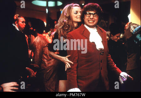 Photo du film / Publicité encore de 'Austin Powers : l'Espion qui m'a tirée" Heather Graham, Mike Myers © 1999 New Line Crédit photo : Kimberly Wright Référence de fichier #  30973125THA pour un usage éditorial uniquement - Tous droits réservés Banque D'Images