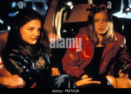 Photo du film / Publicité encore de 'Go' Katie Holmes, Sarah Polley © 1999 Columbia Tri Star Crédit photo : Tracy Bennett Référence de dossier #  30973362THA pour un usage éditorial uniquement - Tous droits réservés Banque D'Images