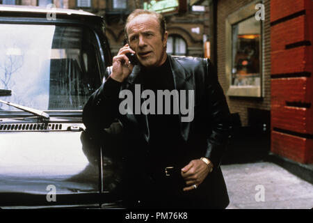 Photo du film / Publicité encore de 'MMickey Blue Eyes' James Caan © 1999 Château Rocher Crédit photo : Barry Wetcher Référence de fichier #  30973431THA pour un usage éditorial uniquement - Tous droits réservés Banque D'Images