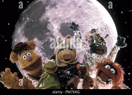 Photo du film / Publicité encore de 'Muppets' à partir de l'espace de l'ours Fozzie, Kermit la grenouille, Miss Piggy, Rizzo le Rat, Gonzo, Animal © 1999 Columbia Pictures Photo Credit : Nels Israelson Référence de dossier #  30973439THA pour un usage éditorial uniquement - Tous droits réservés Banque D'Images