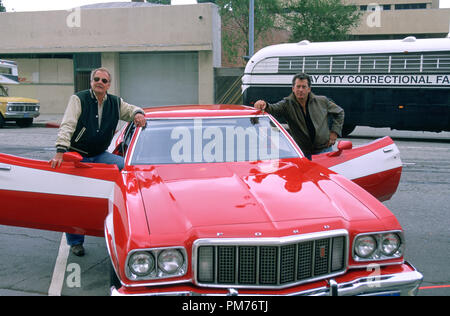 Photo du film / Publicité encore de 'Starsky & Hutch' David Soul, Paul Michael Glaser © 2004 Warner Brothers Crédit photo : Elliot marque Référence de dossier #  30973570THA pour un usage éditorial uniquement - Tous droits réservés Banque D'Images