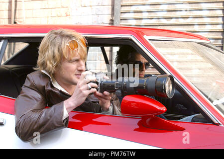 Photo du film / Publicité encore de 'Starsky & Hutch' Owen Wilson, Ben Stiller © 2004 Warner Brothers Crédit photo : Elliot marque Référence de dossier #  30973574THA pour un usage éditorial uniquement - Tous droits réservés Banque D'Images