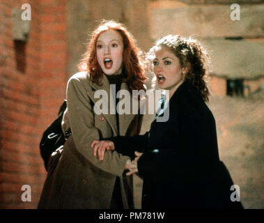 Photo du film de 'Urban Legend' Alicia Witt, Rebecca Gayheart © 1998 Tri-Star Crédit photo : Bruce Macaulay de la référence du fichier #  30996045THA pour un usage éditorial uniquement - Tous droits réservés Banque D'Images