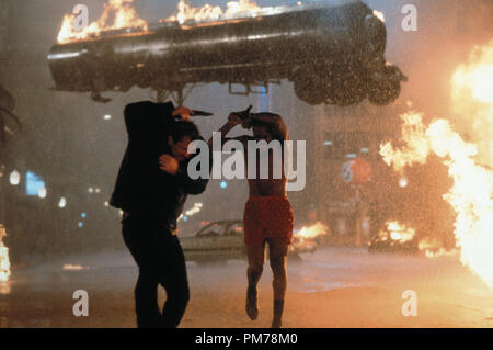 Photo du film de 'l'Arme fatale 4' de Mel Gibson, Danny Glover © 1998 Warner Brothers Crédit Photo : Andrew Cooper Référence #  30996421THA pour un usage éditorial uniquement - Tous droits réservés Banque D'Images