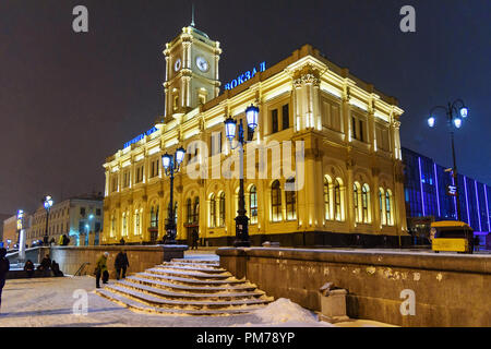 Moscou, Russie - le 29 janvier 2018 : la gare de Leningradsky building la nuit en hiver Banque D'Images