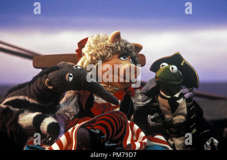 Photo du film à partir de 'Muppet Treasure Island' Miss Piggy, Kermit la Grenouille © 1996 Jim Henson Productions Crédit photo : Stephen F. Morley Référence de fichier #  31042320THA pour un usage éditorial uniquement - Tous droits réservés Banque D'Images