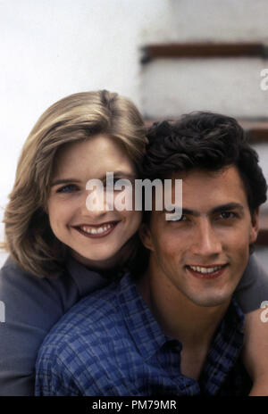 Photo du film 'Melrose Place' de Courtney Thorne-Smith, Andrew Shue © 1996 Fox Crédit photo : Jon Ragel Référence de fichier #  31042394THA pour un usage éditorial uniquement - Tous droits réservés Banque D'Images